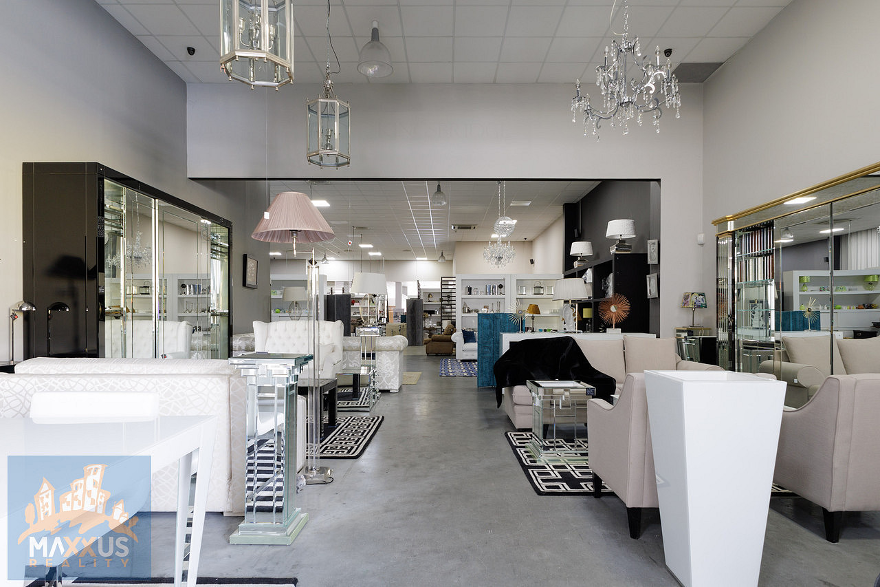 Pronájem obchodních prostor 396 m² – další
