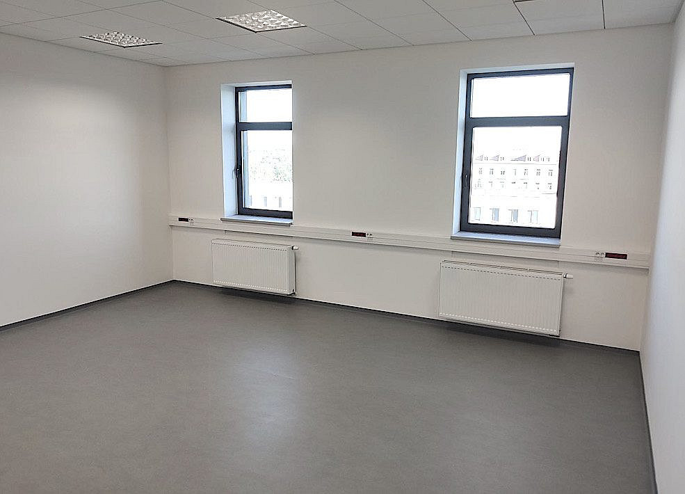 Pronájem kanceláře 186 m² – fotografie 3