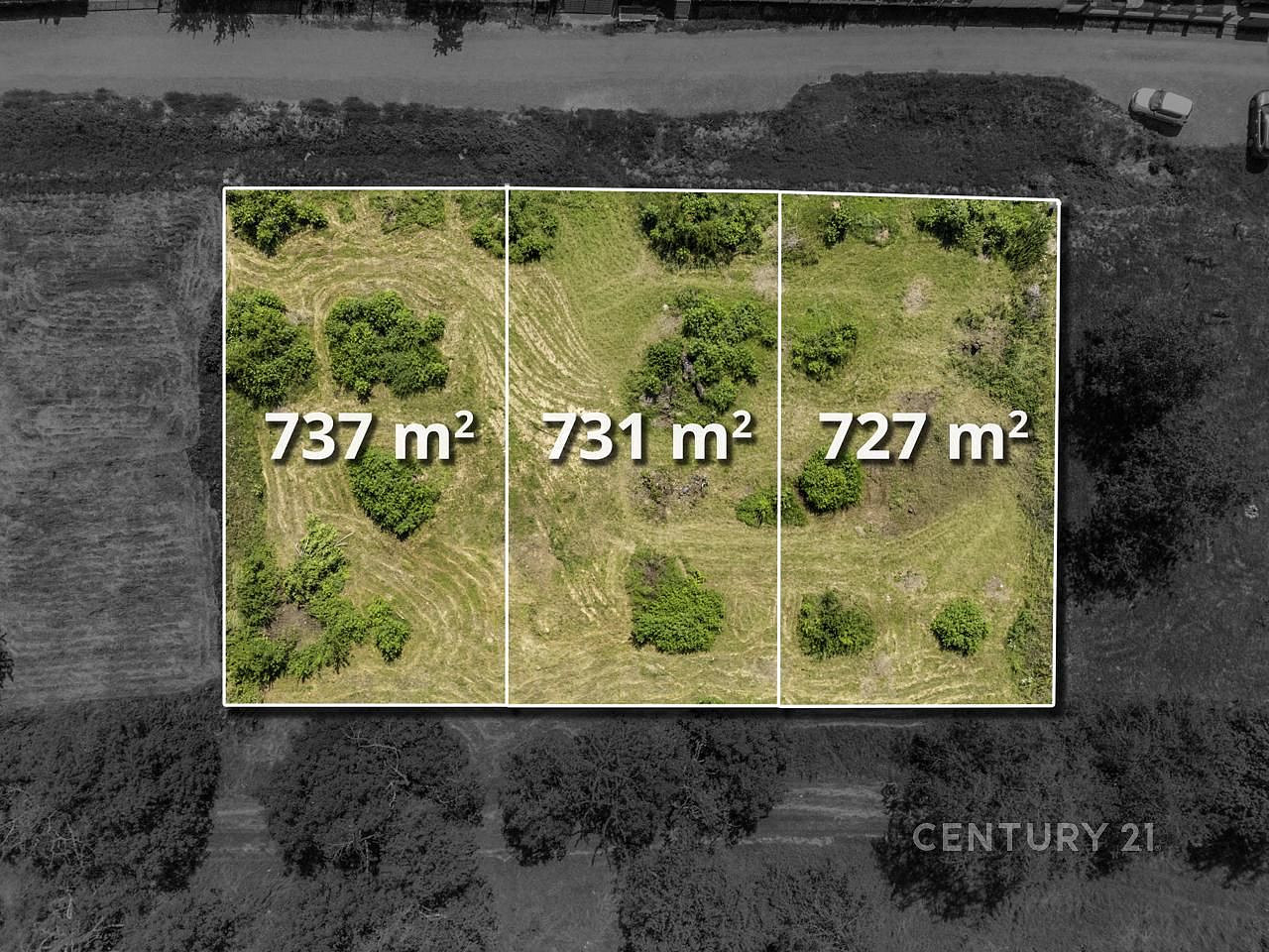 Stavební pozemek 1458 m² na okraji Kolína. Za zahradou už jen příroda.