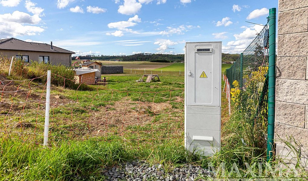 Prodej stavebního pozemku 1 000 m², Chlustina – náhled fotky 17