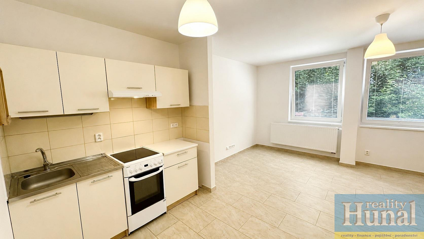 Pronájem bytu 1+kk 36 m² – fotografie 2