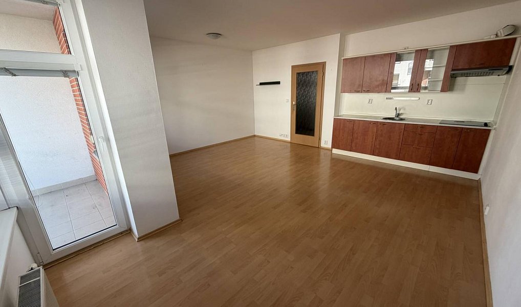 Pronájem bytu 1+kk 36 m², Hradec Králové – náhled fotky 2