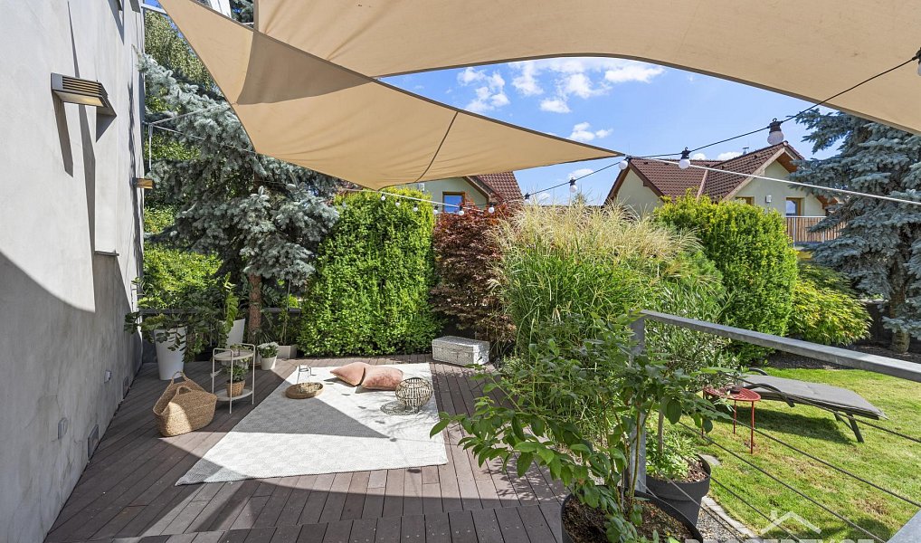 Prodej domu 345 m² s pozemkem 520 m², Praha – náhled fotky 2