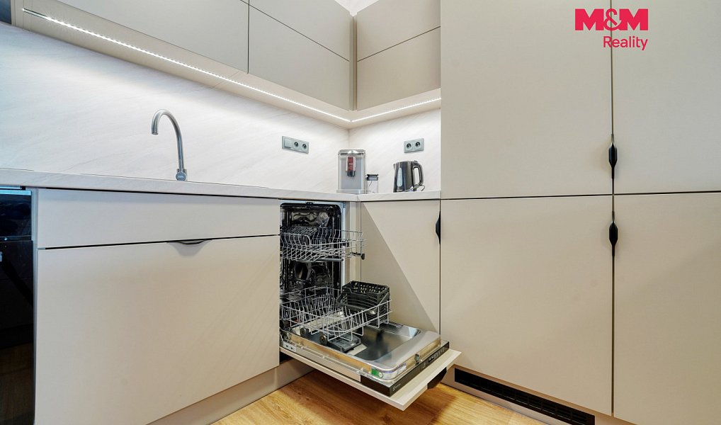 Prodej bytu 3+kk 100 m², Železná Ruda – náhled fotky 22