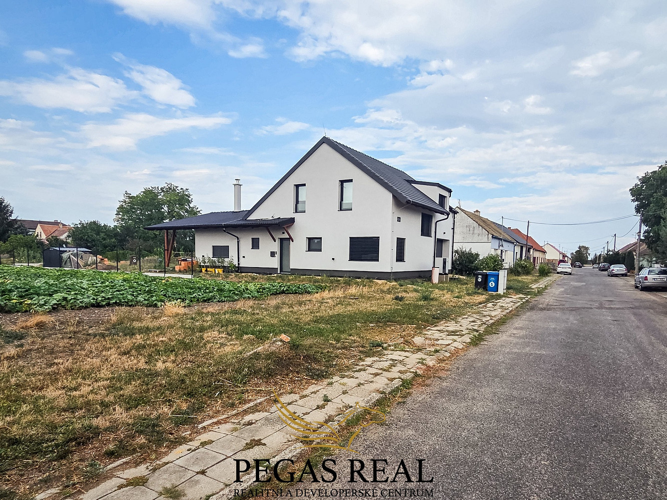Prodej stavebního pozemku 1 332 m² – fotografie 2