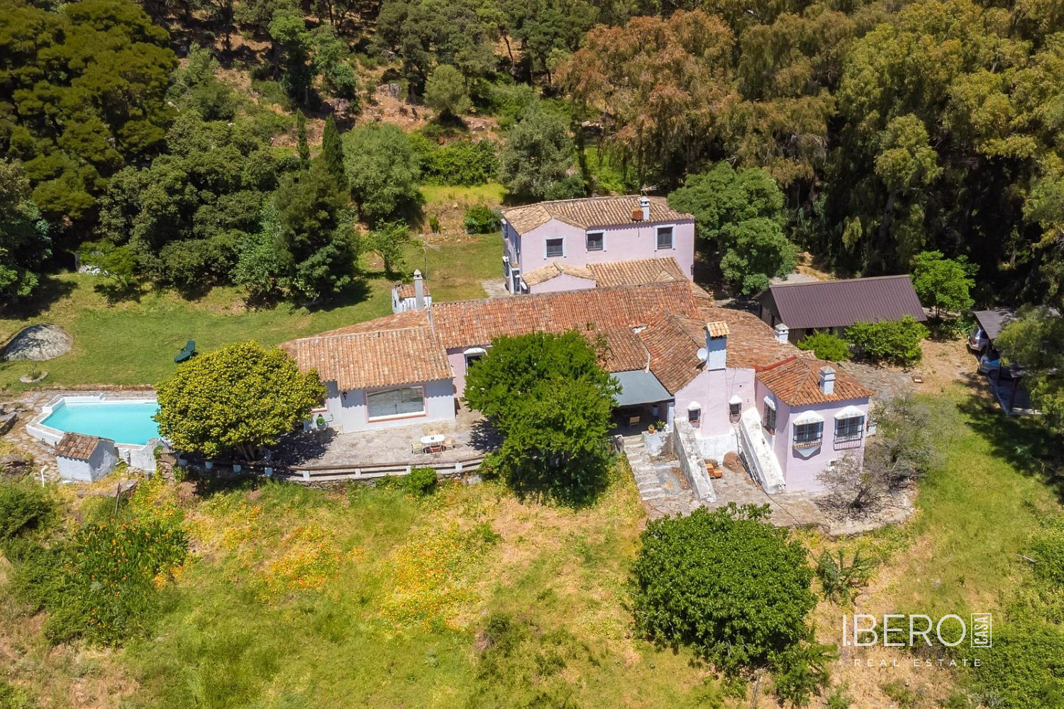 Prodej domu 427 m² s pozemkem 35 612 m²