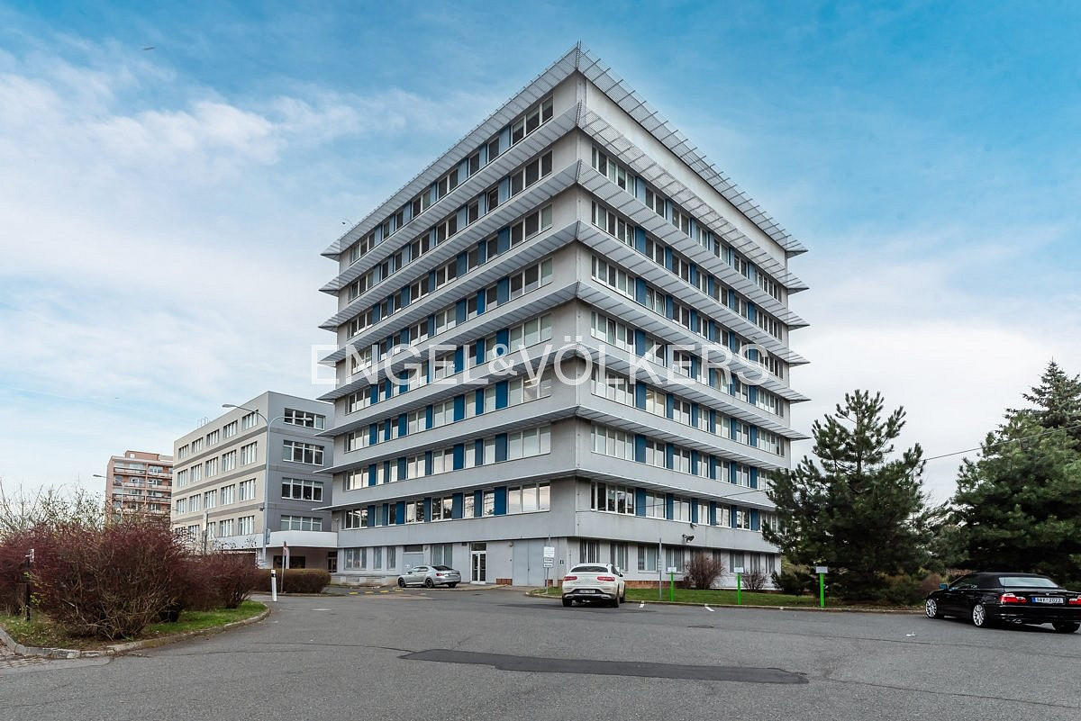 Pronájem kanceláře 135 m²