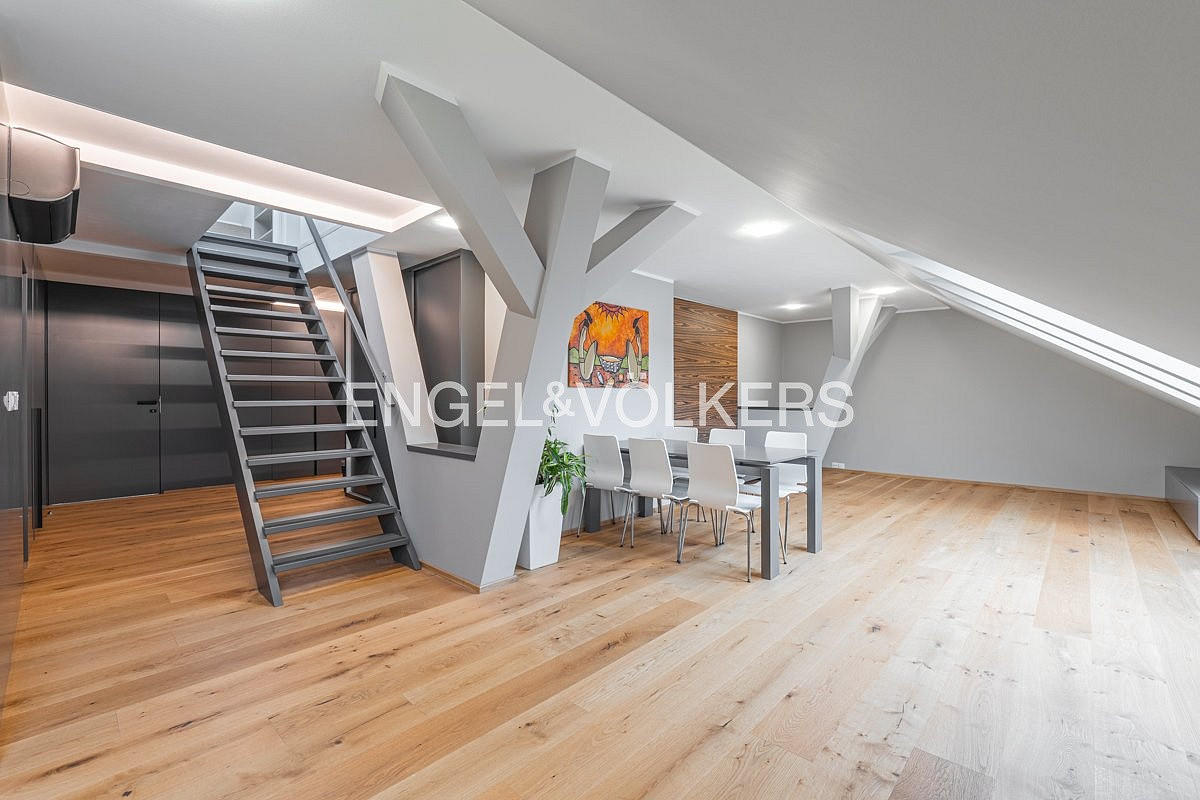 Pronájem bytu 4+kk 135 m² — photo 4