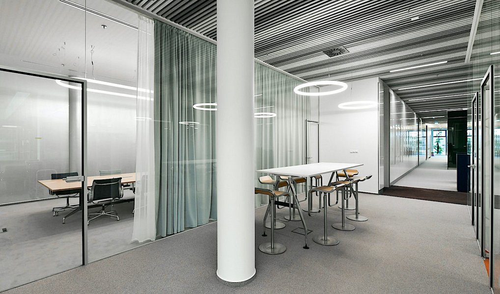 Pronájem kanceláře 531 m², Vestec – náhled fotky 4