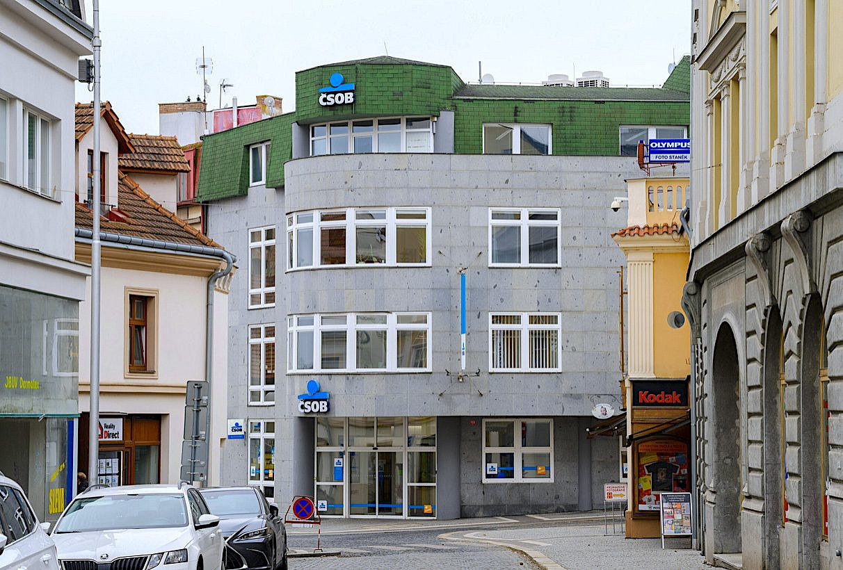 Pronájem obchodních prostor 517 m²