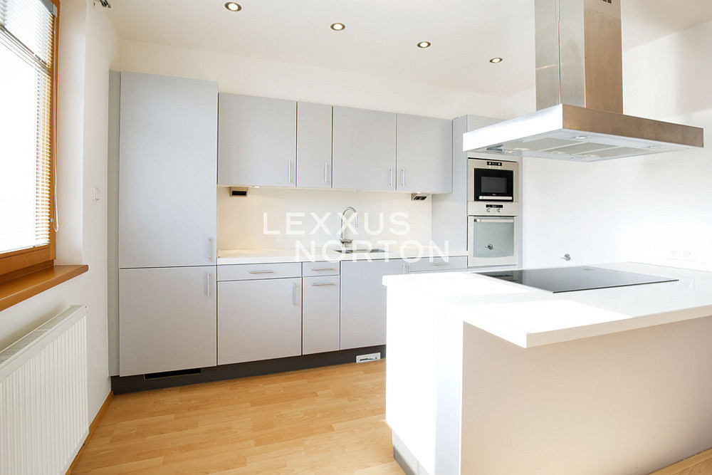 Pronájem domu 190 m² s pozemkem 811 m² – pohled 6