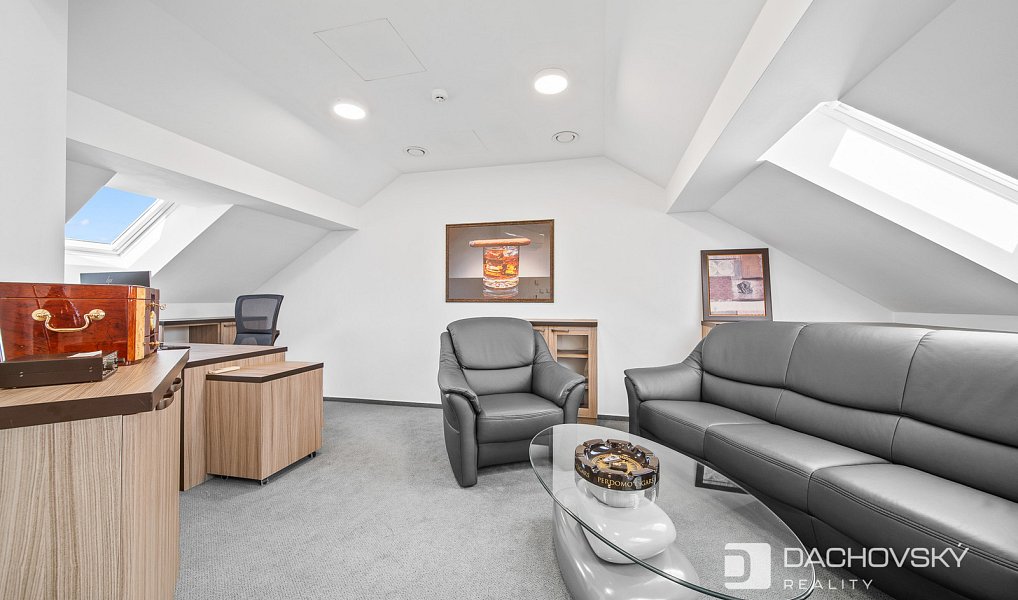 Prodej obchodních prostor 374 m², Pardubice – náhled fotky 36