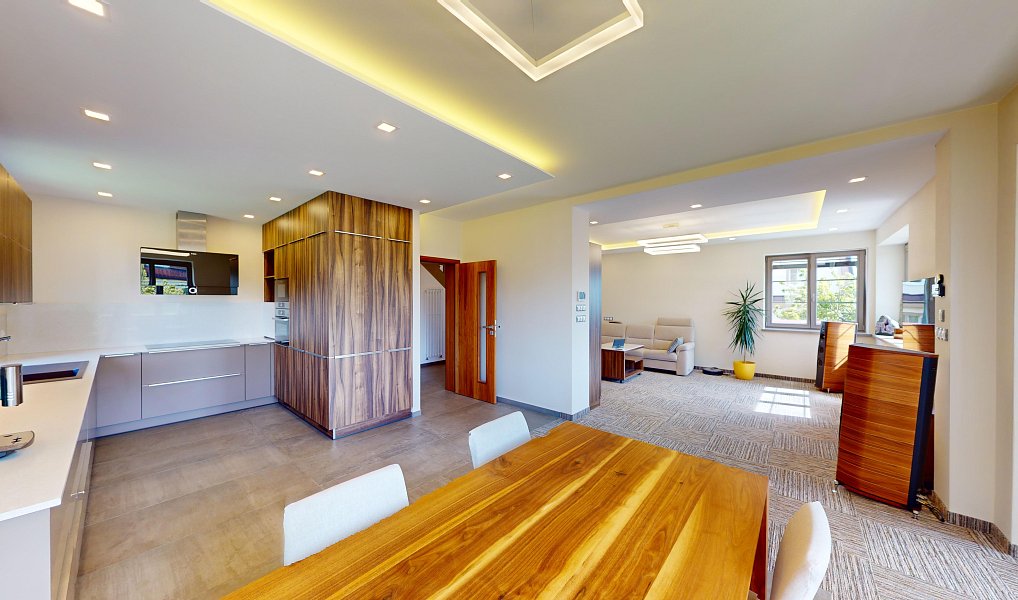 Prodej domu 270 m² s pozemkem 938 m², Karlovy Vary – náhled fotky 2