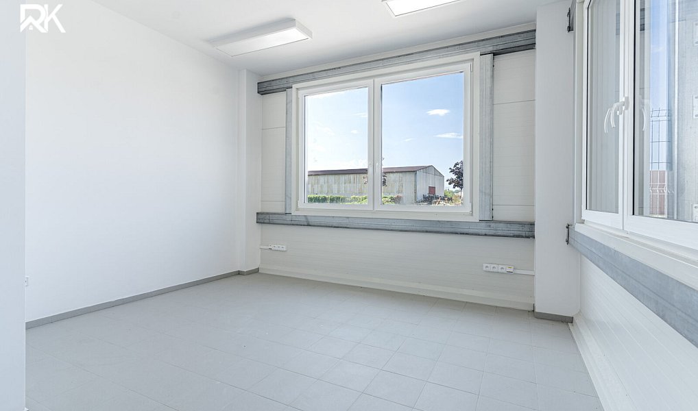 Pronájem skladovacích prostor 1 786 m², Kolín – náhled fotky 7
