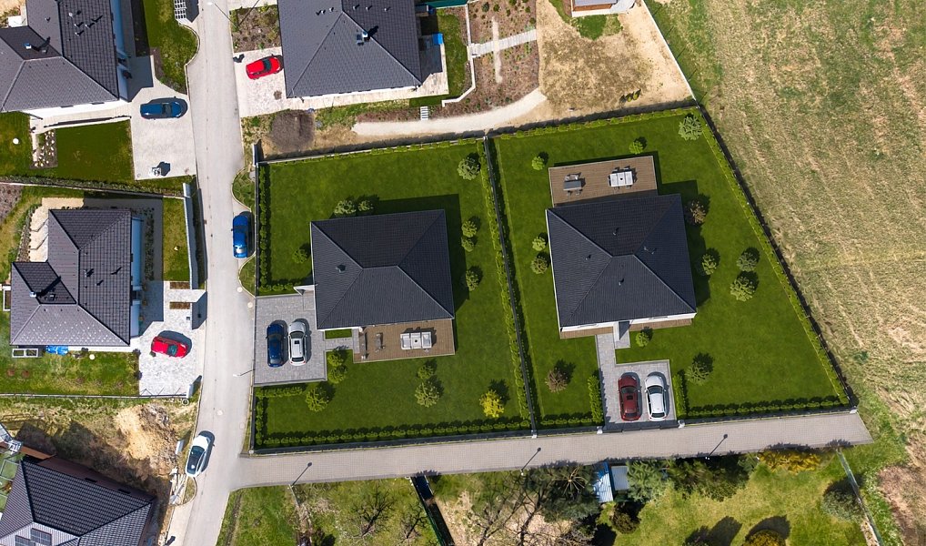 Prodej stavebního pozemku 1 696 m², Hosín – náhled fotky 2