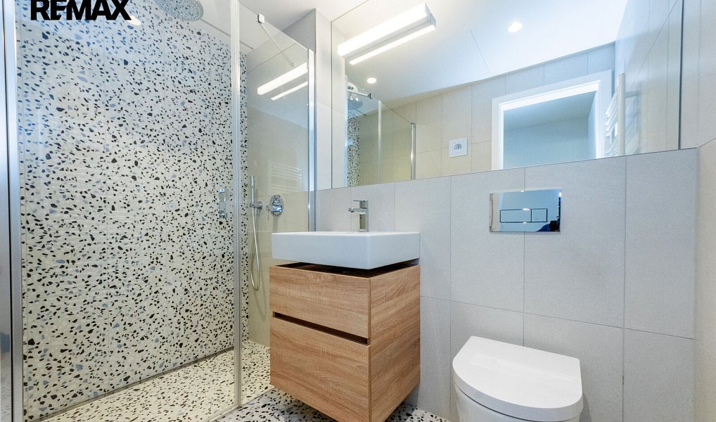 Pronájem bytu 1+kk 37 m², Praha – náhled fotky 2