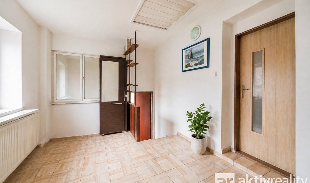 Prodej domu 250 m² s pozemkem 1 005 m², Dolní Zálezly – náhled fotky 22