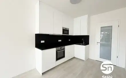 Pronájem bytu 1+kk 31 m², Českobrodská, Praha 9 - Hostavice