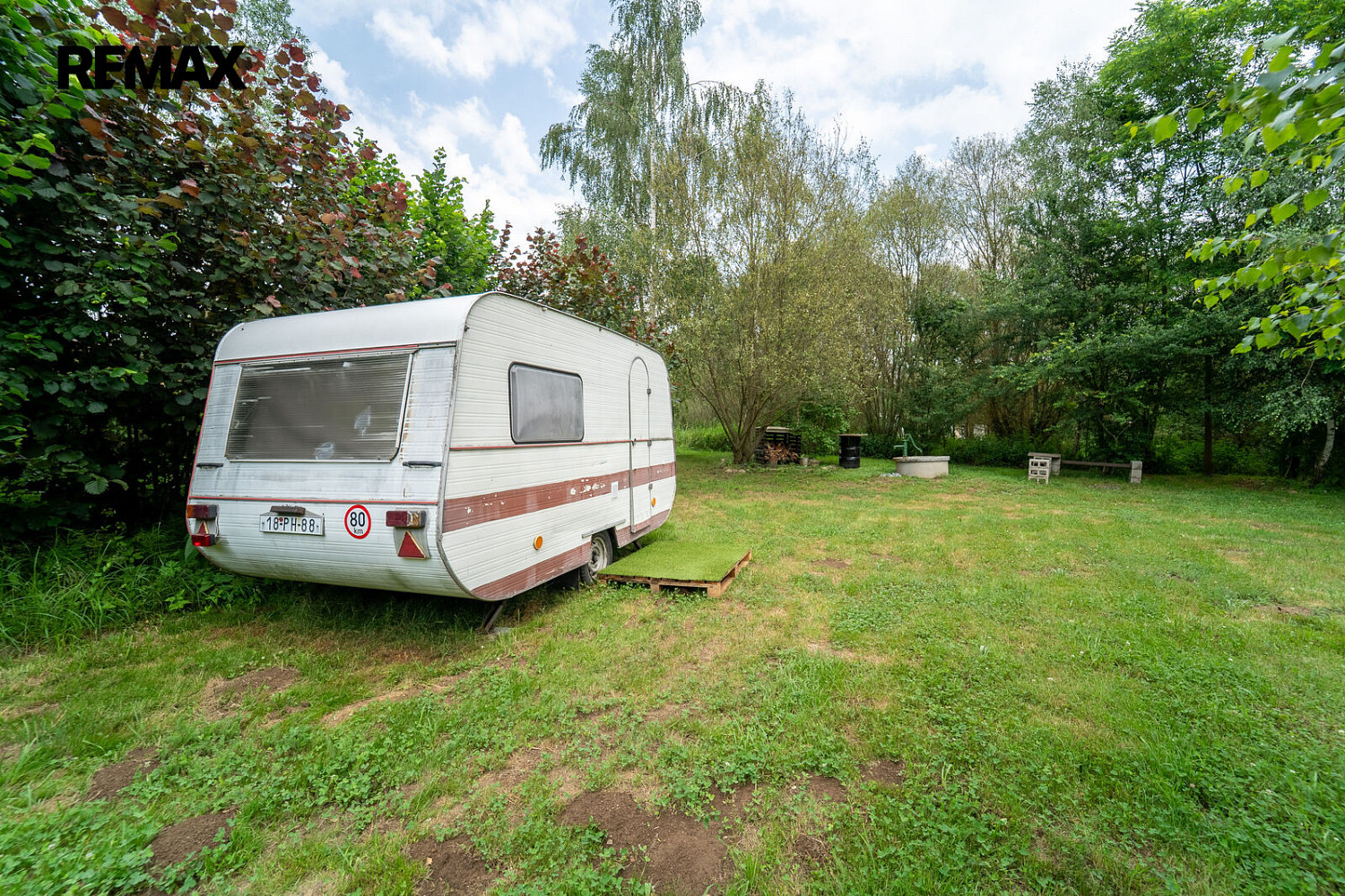 Prodej pozemku 2 100 m² – fotografie 4
