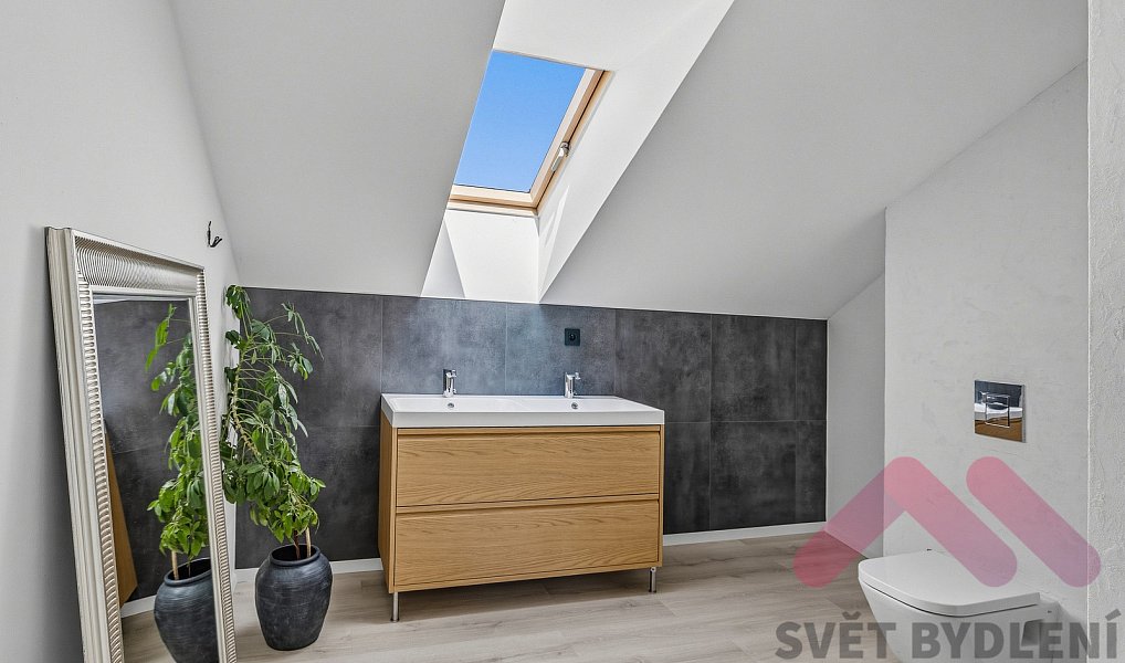 Prodej domu 300 m² s pozemkem 1 066 m², Tehov – náhled fotky 30