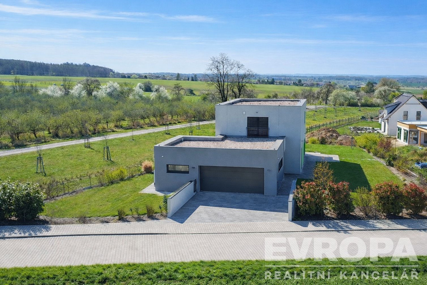 Prodej domu 229 m² s pozemkem 1 120 m² – pohled 2