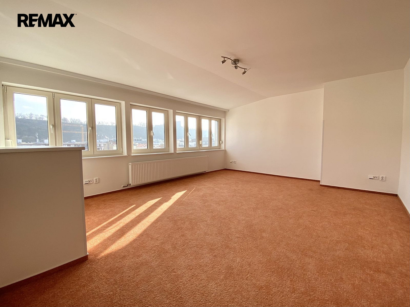 Pronájem bytu 4+kk 171 m² – fotografie 4