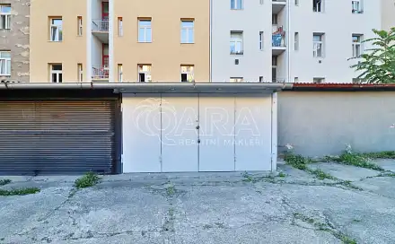 Prodej garáže 16 m2 na vlastním pozemku Praha 3 - Žižkov, Čajkovského, Praha 3 - Žižkov