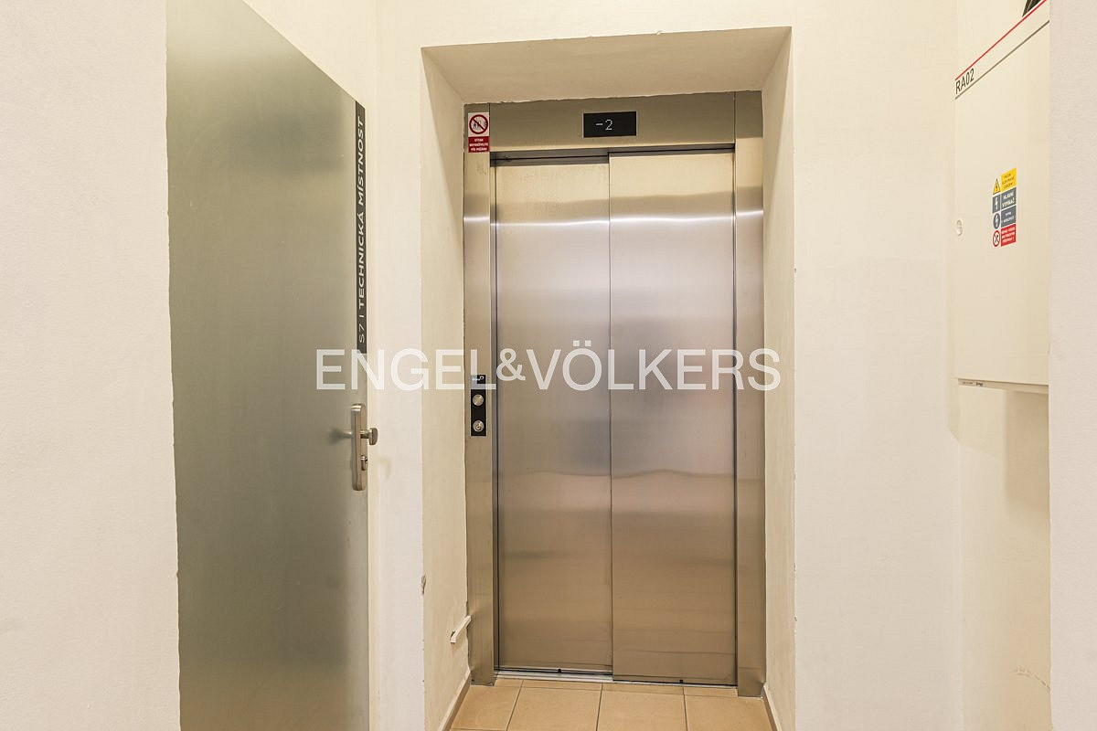Pronájem skladovacích prostor 77 m² – fotografie 4
