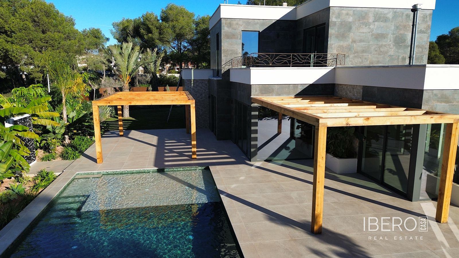 Prodej domu 476 m² s pozemkem 1 015 m²