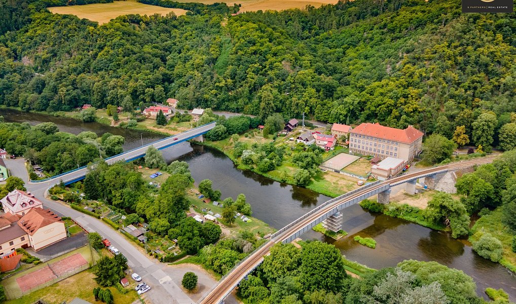 Prodej domu 300 m² s pozemkem 5 769 m², Roztoky – náhled fotky 3