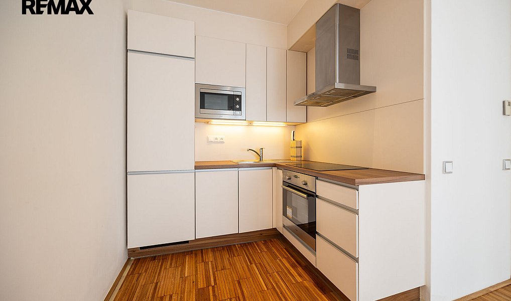 Pronájem bytu 2+kk 73 m², Praha – náhled fotky 3