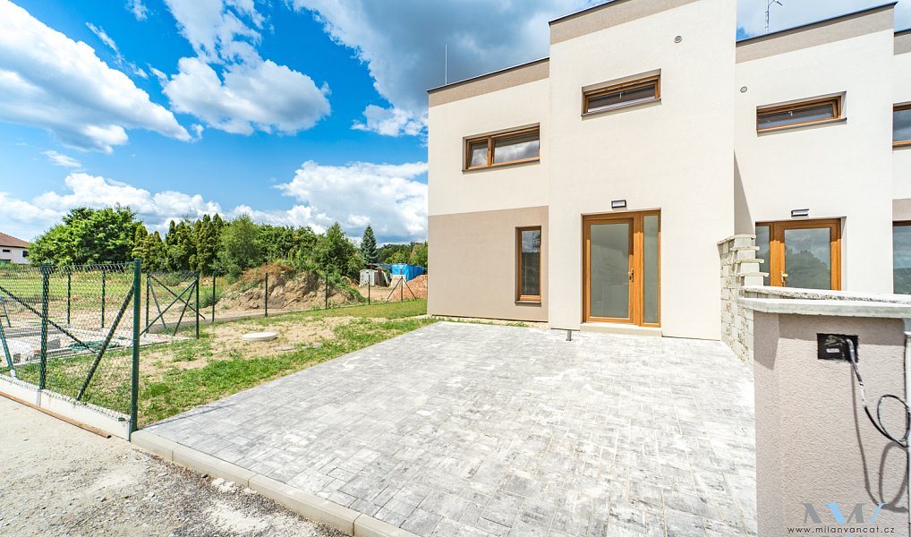 Prodej domu 110 m² s pozemkem 255 m², Březnice – fotka 1 z 11