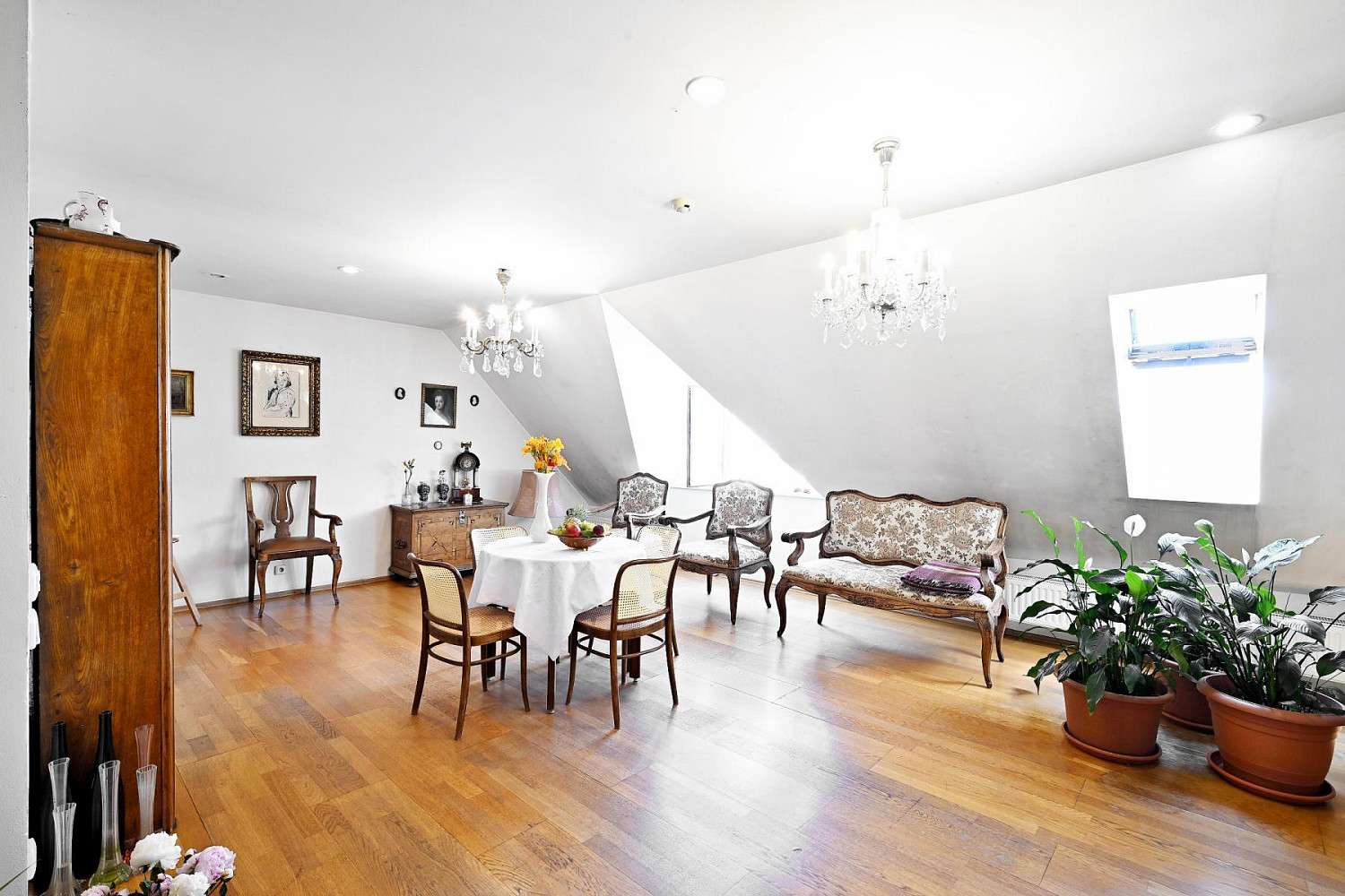 Prodej bytu atypického 320 m² — photo 3