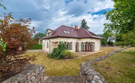 Pronájem domu 288 m² s pozemkem 1 164 m², U lip, Praha 5 - Lipence