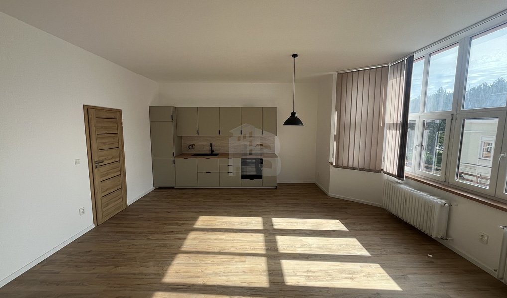 Pronájem bytu 2+kk 73 m², Trutnov – náhled fotky 2
