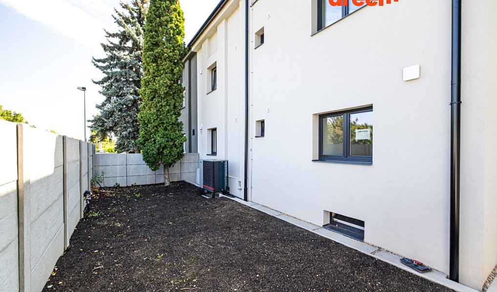 Prodej domu 200 m² s pozemkem 380 m², Praha – náhled fotky 41