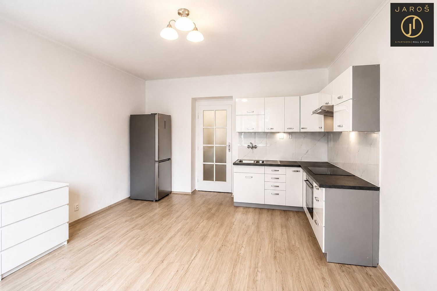 Pronájem bytu 2+kk 55 m² – fotografie 3