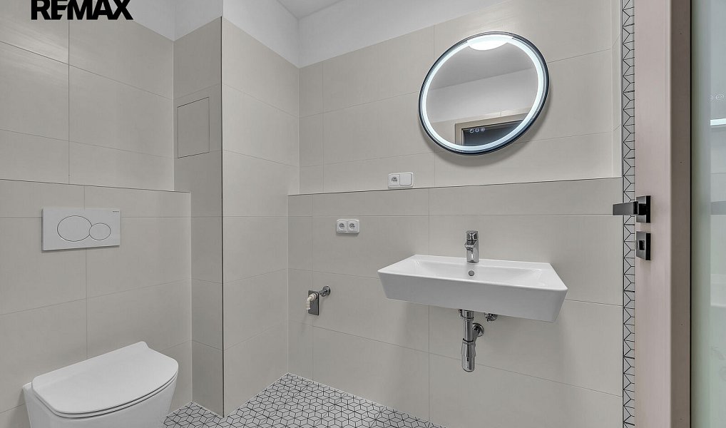 Pronájem bytu 1+kk 25 m², Milovice – náhled fotky 8