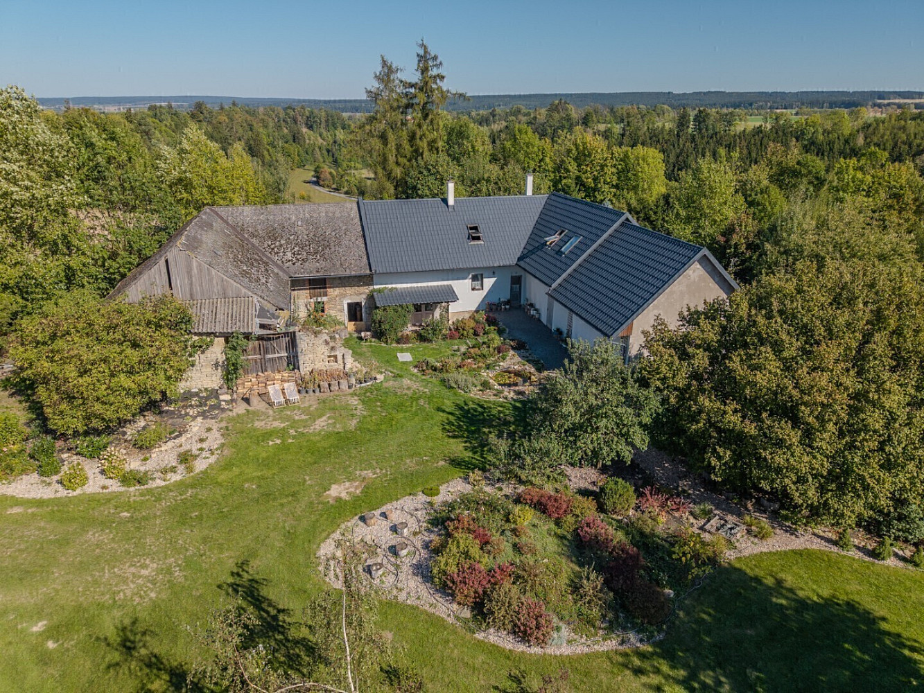 Prodej domu 220 m² s pozemkem 9 306 m² – fotografie 2