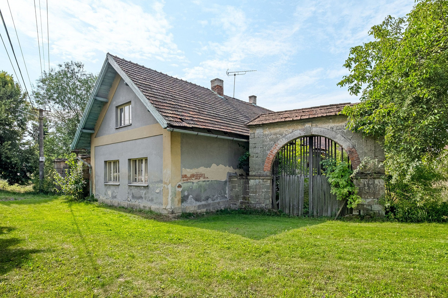Prodej domu 335 m² s pozemkem 2 763 m²