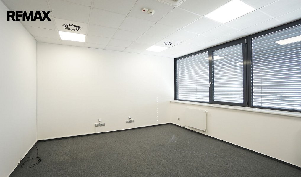 Pronájem kanceláře 200 m², Praha – fotka 1 z 14