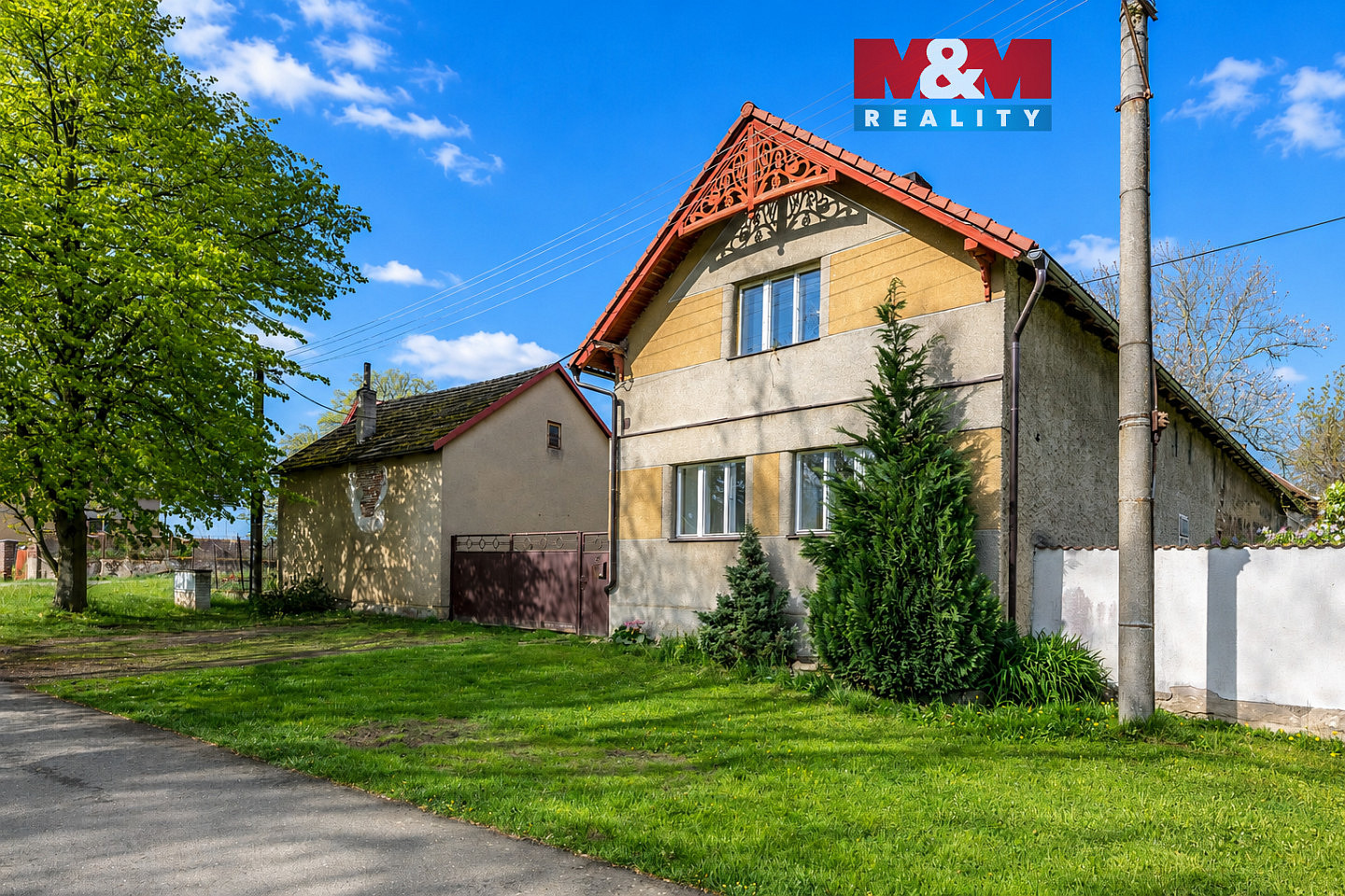 Prodej domu 188 m² s pozemkem 1 079 m²