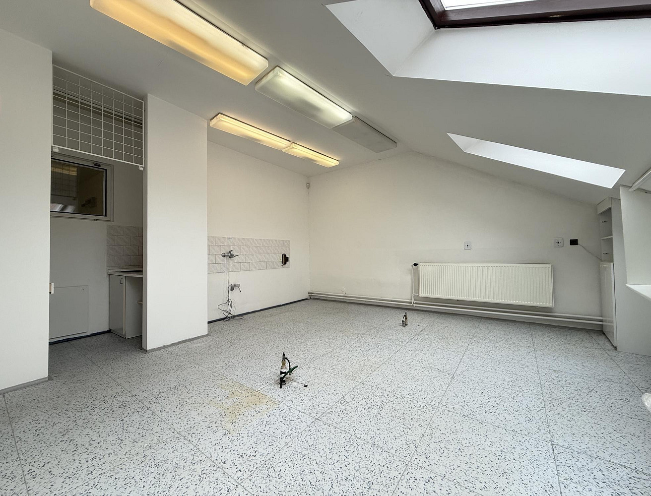 Pronájem komerčního objektu (jiného typu) 82 m² – fotografie 2