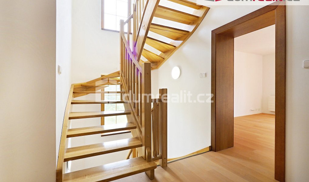 Prodej domu 286 m² s pozemkem 3 176 m², Želízy – náhled fotky 2