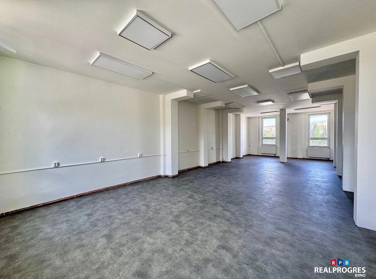 Pronájem kanceláře 240 m² – fotografie 2
