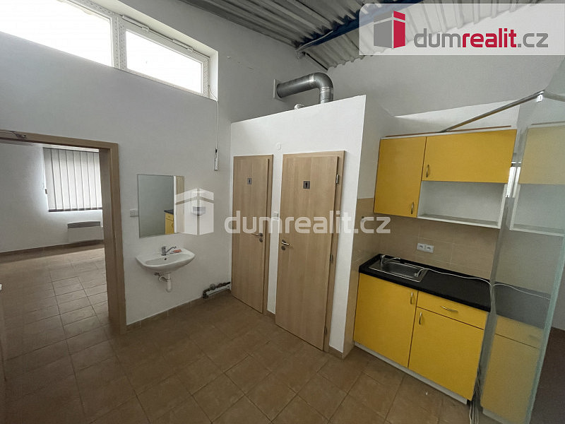 Pronájem výrobních prostor 677 m² — photo 4