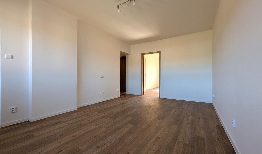 Pronájem bytu 3+1 86 m², Jarpice – náhled fotky 7