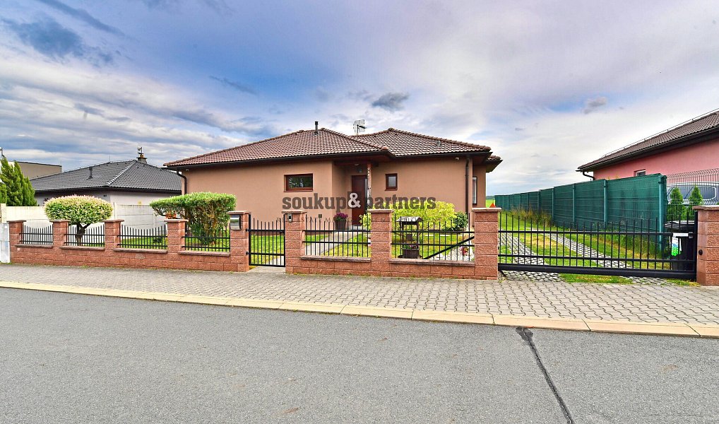 Prodej domu 97 m² s pozemkem 627 m², Bašť – fotka 1 z 26