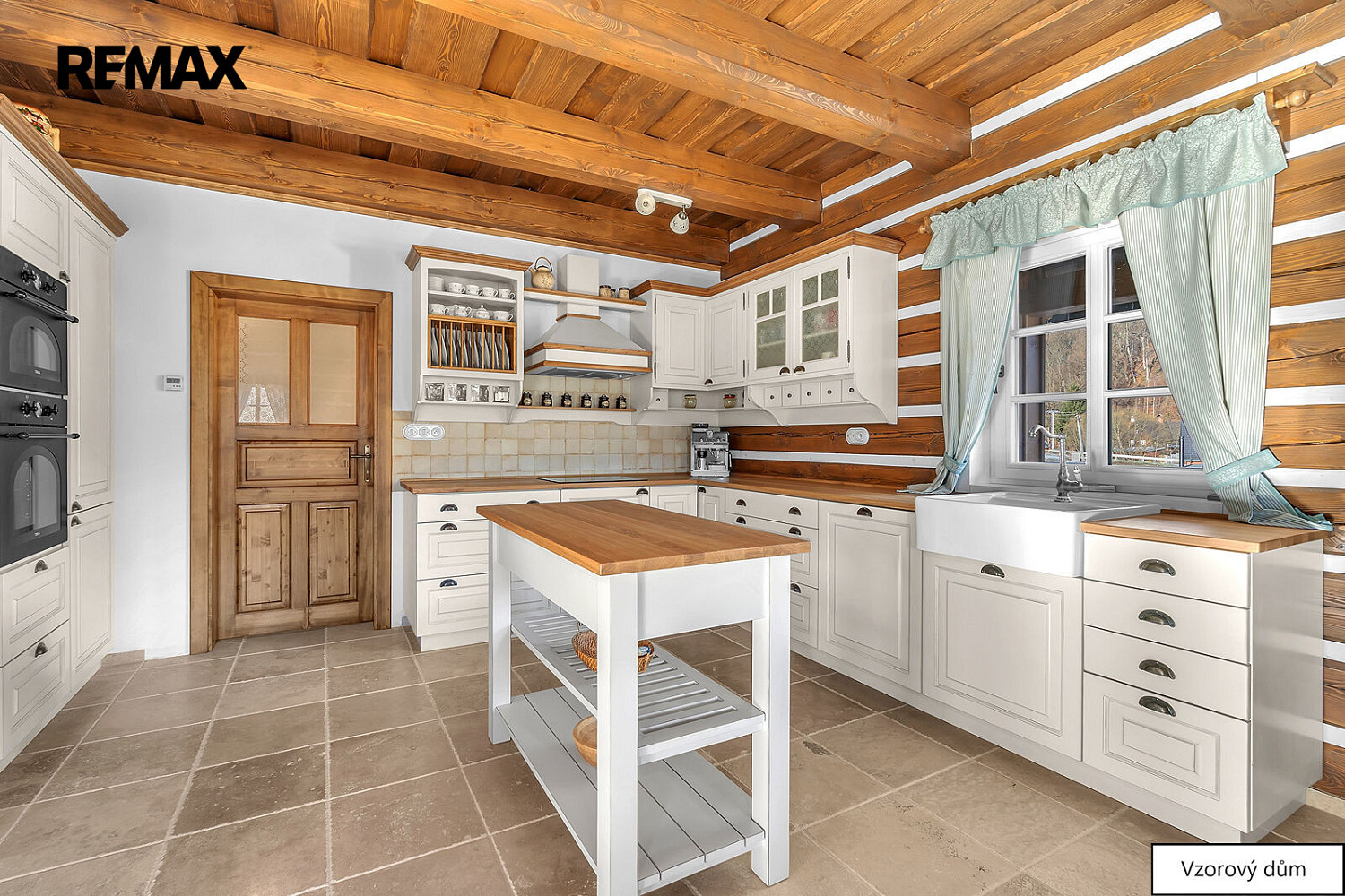 Prodej domu 166 m² s pozemkem 1 373 m² – fotografie 2