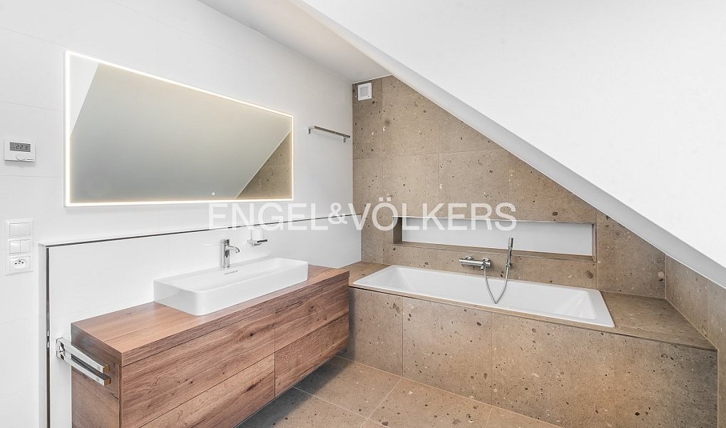 Pronájem domu 167 m² s pozemkem 662 m², Praha – náhled fotky 9
